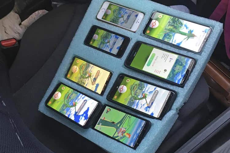 8 Phones and 1 game: The craze is real here!